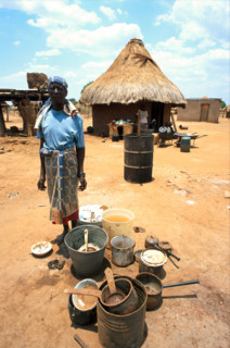 Women washing dishes 2
