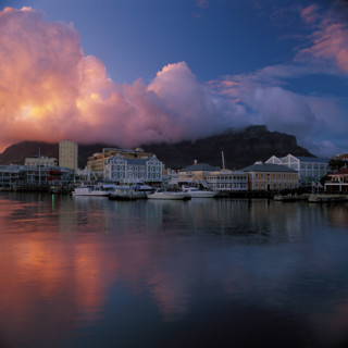 SUNRISE AT THE V & A WATERFRONT