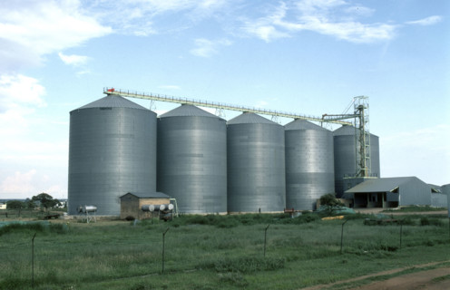 Metal Grain Silos
\n