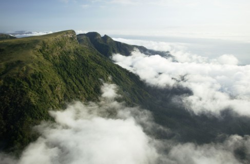 Vue aérienne des montagnes de Drakensberg et de la falaise de Mpumalanga, Afrique du Sud