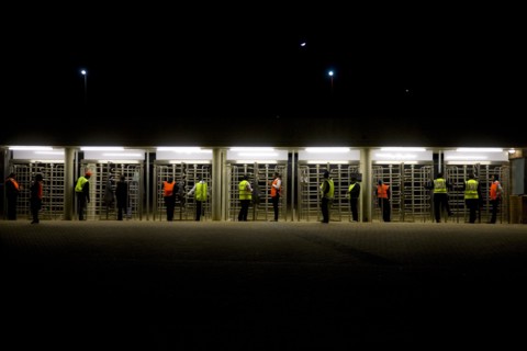 Des agents de sécurité surveillent les tourniquets au stade Orlando