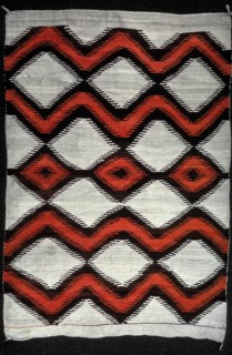 Couverture Navajo, confectionnée en laine
Dimensions : 127 x 188 cm
XIXe siècle