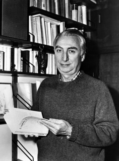 Roland Barthes (1915-1980), professeur français, écrivain et critique