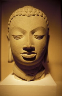 Tête de Bouddha en pierre, Gupta, 5e siècle après J.C