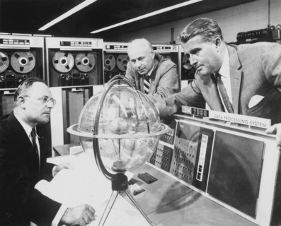 Werner Magnus Maximilian Freihier von Braun,  Directeur du Centre de Vol Spatial Marshall