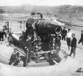 Guerre russo -japonaise 1904-1905, les canons de siège japonais près de Port Arthur