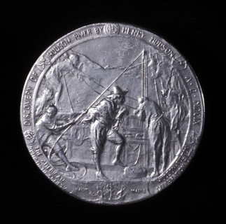 Médaille représentant Henri Hudson (vers 1550-1611), navigateur anglais remontant la rivière Hudson vers Albany (Etats-Unis)