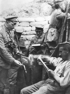 Des soldats allemands profitent d'une trêve des hostilités