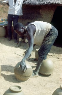 Making pots without a wheel