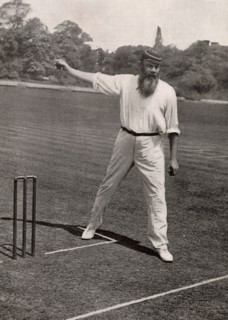 William Gilbert Grace sur un terrain de cricket