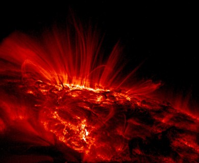 Image en ultraviolet montrant les arcs de gaz