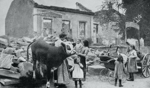 French villagers returning to their devastated village