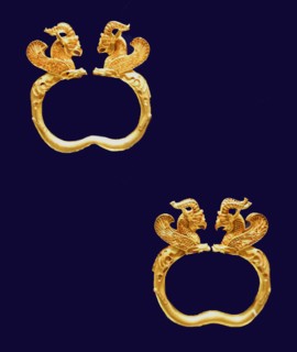 Gold griffin-headed armlet