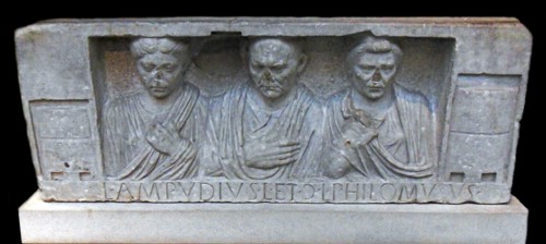 The portrait shows Lucius Ampudius Philomusus