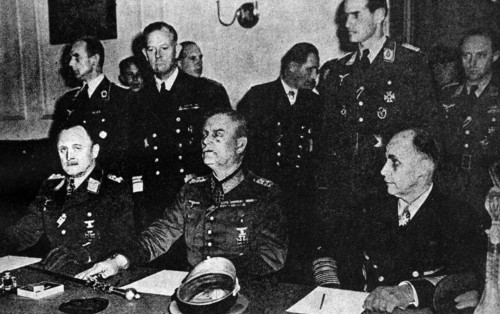 German services chiefs sign the surrender May 8