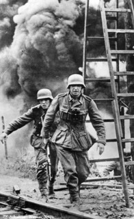 German soldiers under fire in Russia 1942