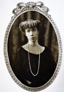 Elizabeth, Queen of the Belgians in 1915.