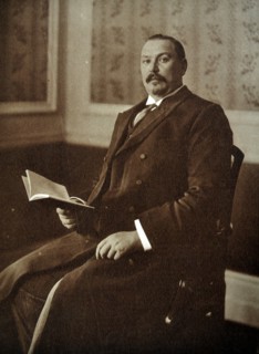 General the Right Honourable Louis Botha (1862-1919).