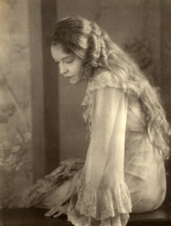 Actress Lillian Gish 1930.