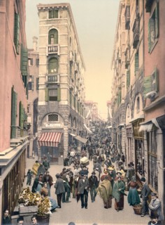 Street near the Rialto bridge, 1890-1900
