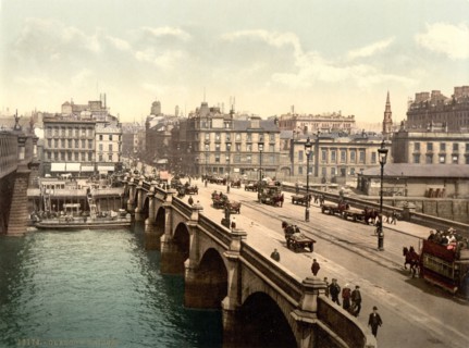 Glasgow Bridge, Scotland 1890 - 1900.