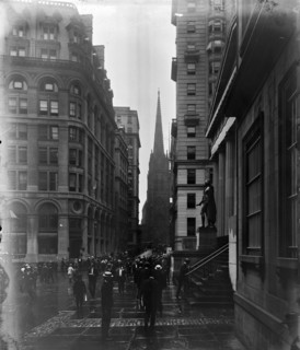 Wall Street, New York between 1901 and 1906.