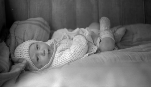 Baby in back seat of migrant workers' automobile, Berrien County, Michigan Date 19400101.