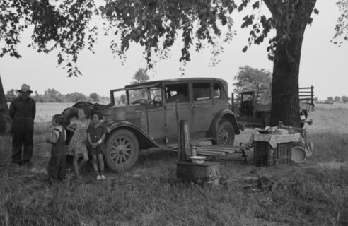 Camp of migratory workers in Arkansas River bottom, Muskogee County, Oklahoma by Russell lee, 1903-1986, dated 19390101