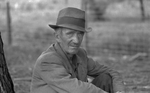 Migrant worker resting along roadside, 19380101