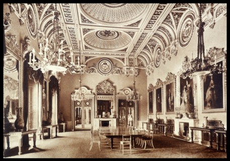State dining room in Buckingham Palace