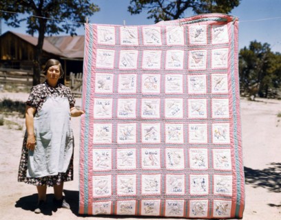Mrs. Bill Stagg with state quilt, USA. Photographer Russell Lee.