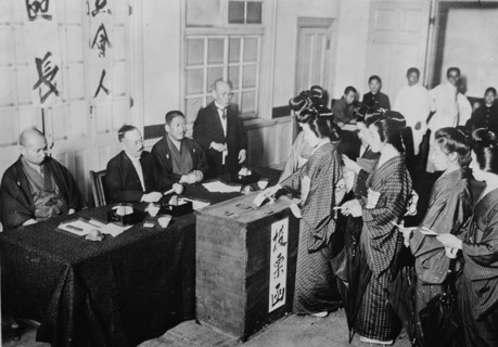 Women voting in Japan