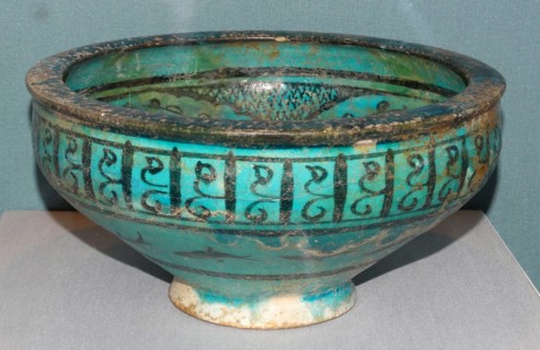 Glazed stonepaste bowl. Persian, Iran, AD 1400-1500