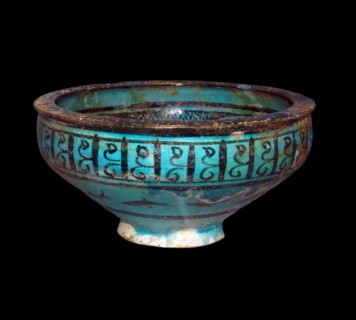Glazed stonepaste bowl. Persian, Iran, AD 1400-1500