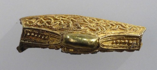 Gold hilt collar from a sword