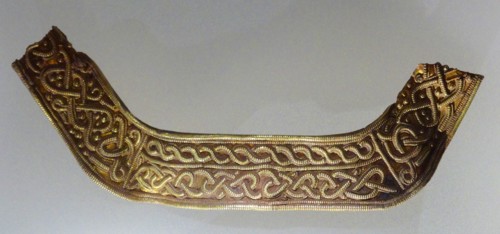 Gold hilt collar from a sword