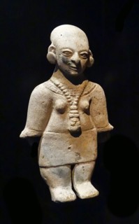 pre-Colombian feminine statuette, from Ecuador