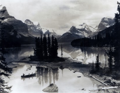 Photograph of Maligne Lake, Jasper National Park