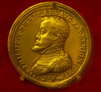 Coin depicting Phillip II of Spain by Gianpaolo Poggini