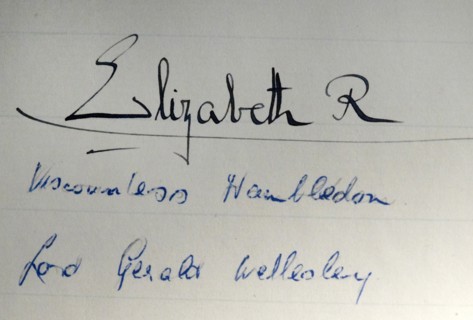 Signature of Queen Elizabeth II of the United Kingdom