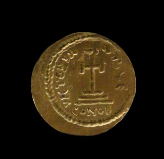 Gold hilt collar with filigree decoration