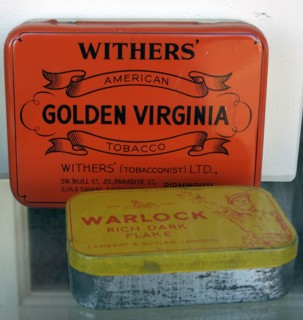 Tin of shredded tobacco