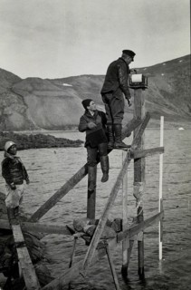 Checking tide gauge