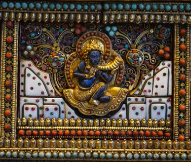Altar screen of metal