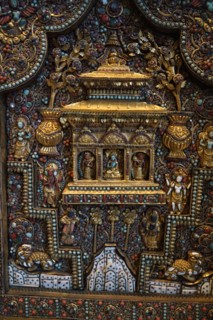 Altar screen of metal