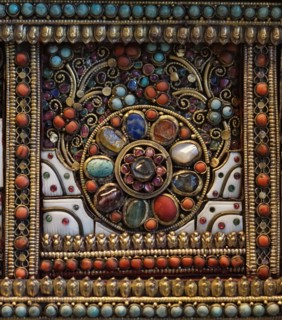 Altar screen of metal