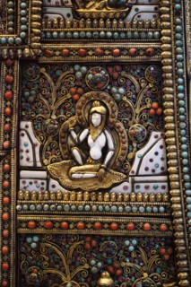 Altar screen of metal