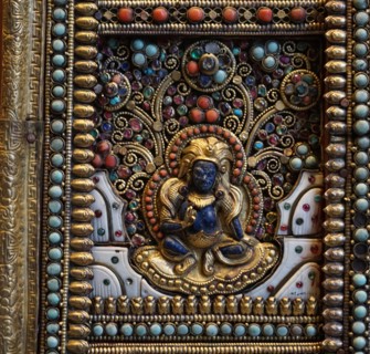 Altar screen of metal