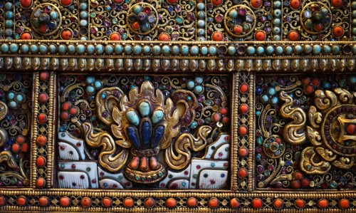 Altar screen of metal
