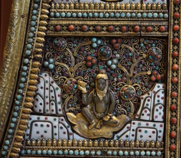 Altar screen of metal